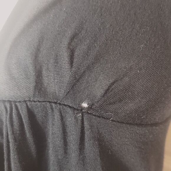 Rayon sleeveless V neck fitted blouse - Picture 4 of 4